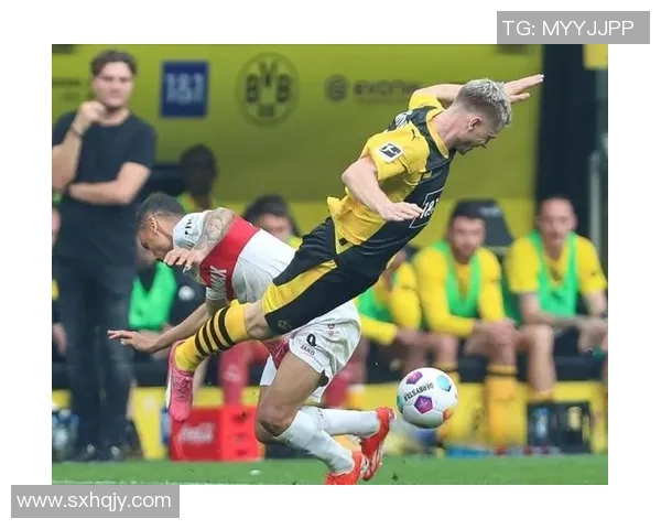 意甲激战：多特蒙德险胜里昂神扑引发争议判罚全场沸腾