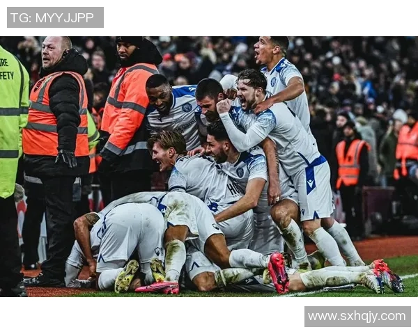 足总杯激战:那不勒斯与多特蒙德0比0平局红牌事件引发全场热议 足总杯激战:那不勒斯与多特蒙德0比0平局红牌事件引发全场热议