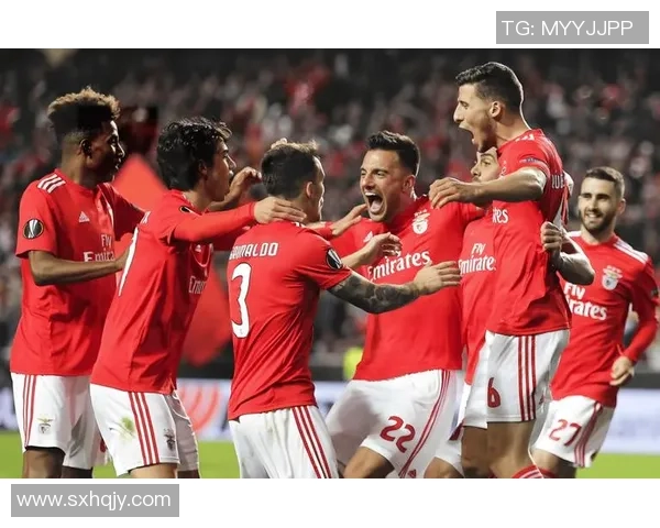 欧冠焦点战本菲卡与巴黎圣日耳曼互交白卷争议判罚引发全场热议